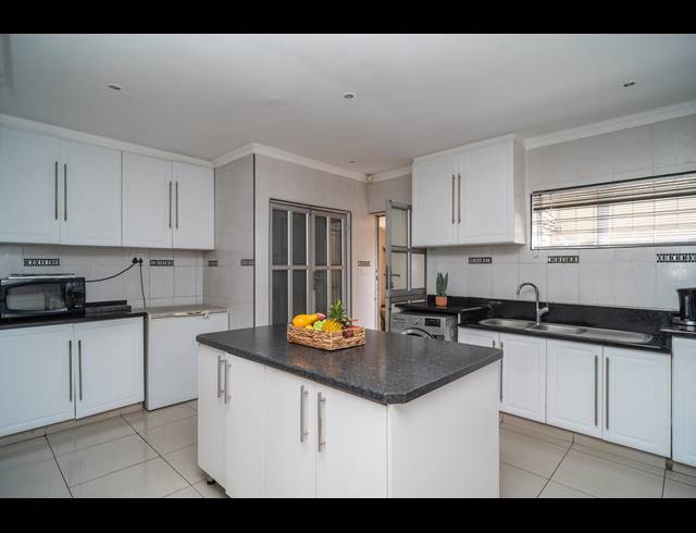 4 BEDROOM HOUSE FOR SALE IN RESERVOIR HILLS